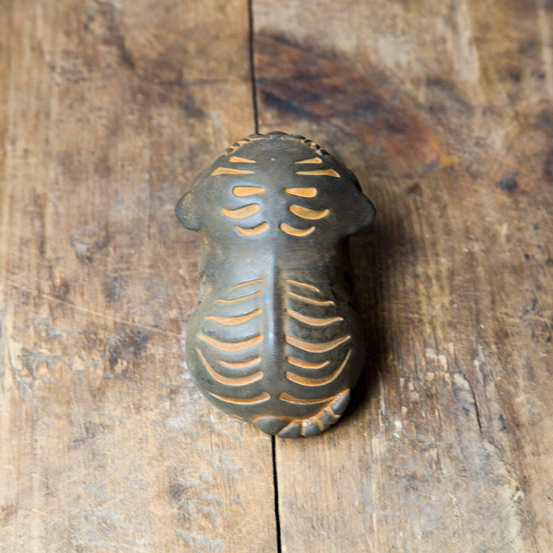 Buddha Stones ミニ虎の樹脂置物｜鉄粉入り・錆加工風インテリアオブジェ