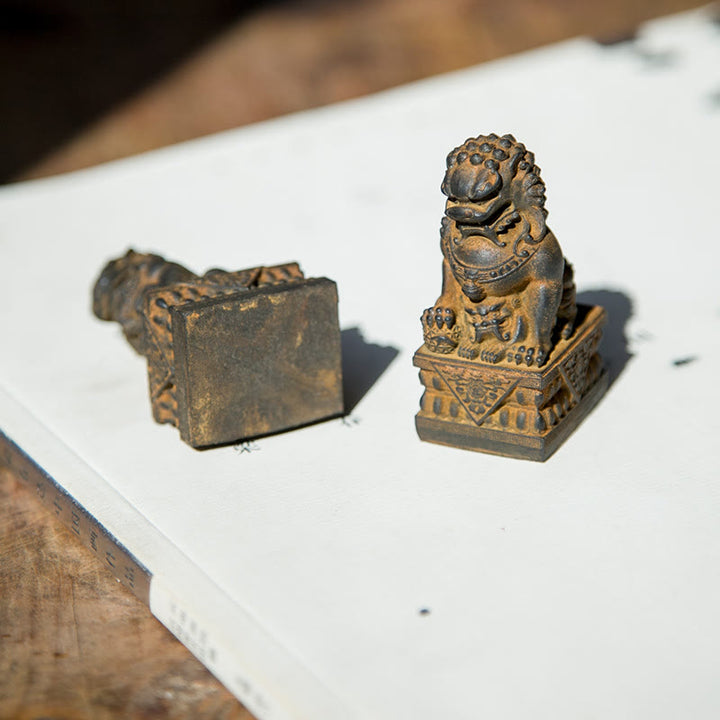 Buddha Stones手作り 獅子 福犬 鉄粉 錆 鋳造 樹脂 像 魔除け 守護 家の装飾