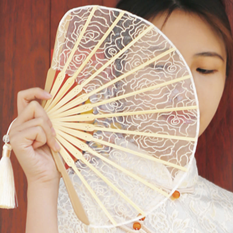 Buddha Stones、バラの刺繍、レース、貝殻の形のタッセル、手持ちの竹製扇子