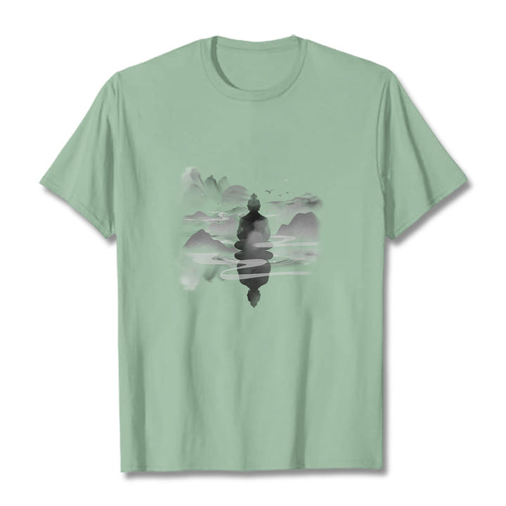 Buddha Stones、山に座る瞑想仏陀の模様のコットンTシャツ - 淡い緑 - 2XL - image 13