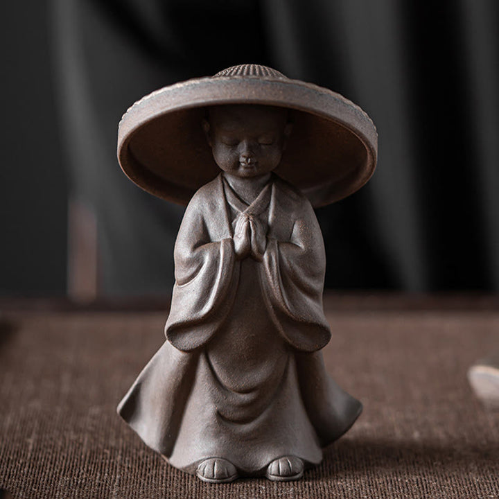 Buddha Stones小さな茶色の僧侶の帽子のストレーナー 陶器のティーアクセサリーの置物 禅の家の机の装飾