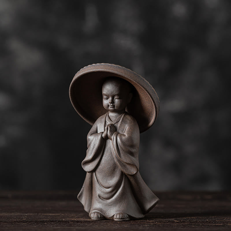 Buddha Stones小さな茶色の僧侶の帽子のストレーナー 陶器のティーアクセサリーの置物 禅の家の机の装飾