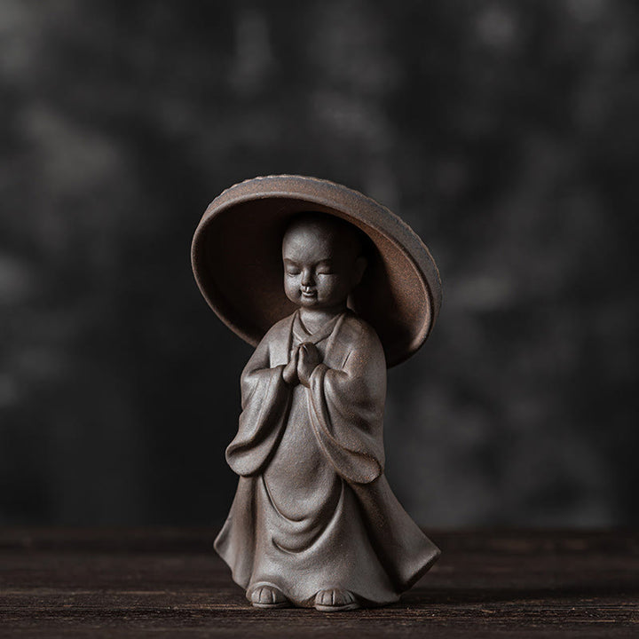 Buddha Stones小さな茶色の僧侶の帽子のストレーナー 陶器のティーアクセサリーの置物 禅の家の机の装飾