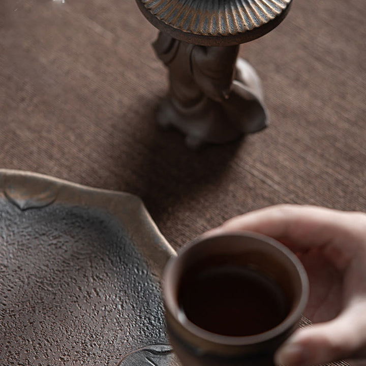 Buddha Stones小さな茶色の僧侶の帽子のストレーナー 陶器のティーアクセサリーの置物 禅の家の机の装飾