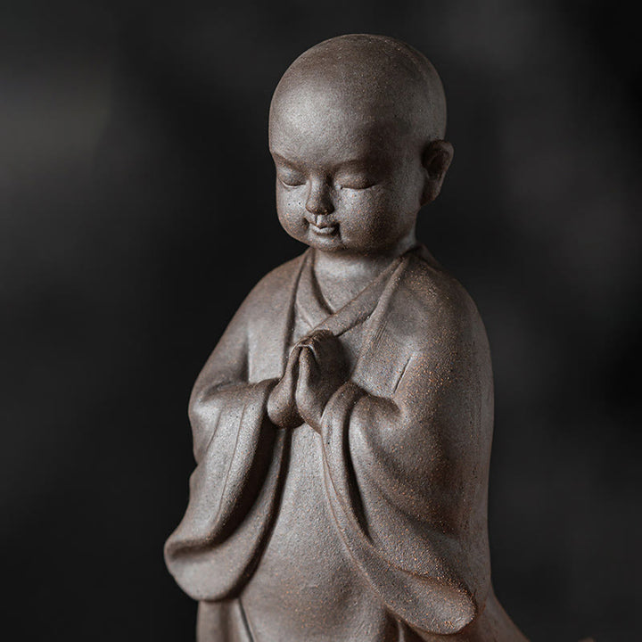 Buddha Stones小さな茶色の僧侶の帽子のストレーナー 陶器のティーアクセサリーの置物 禅の家の机の装飾