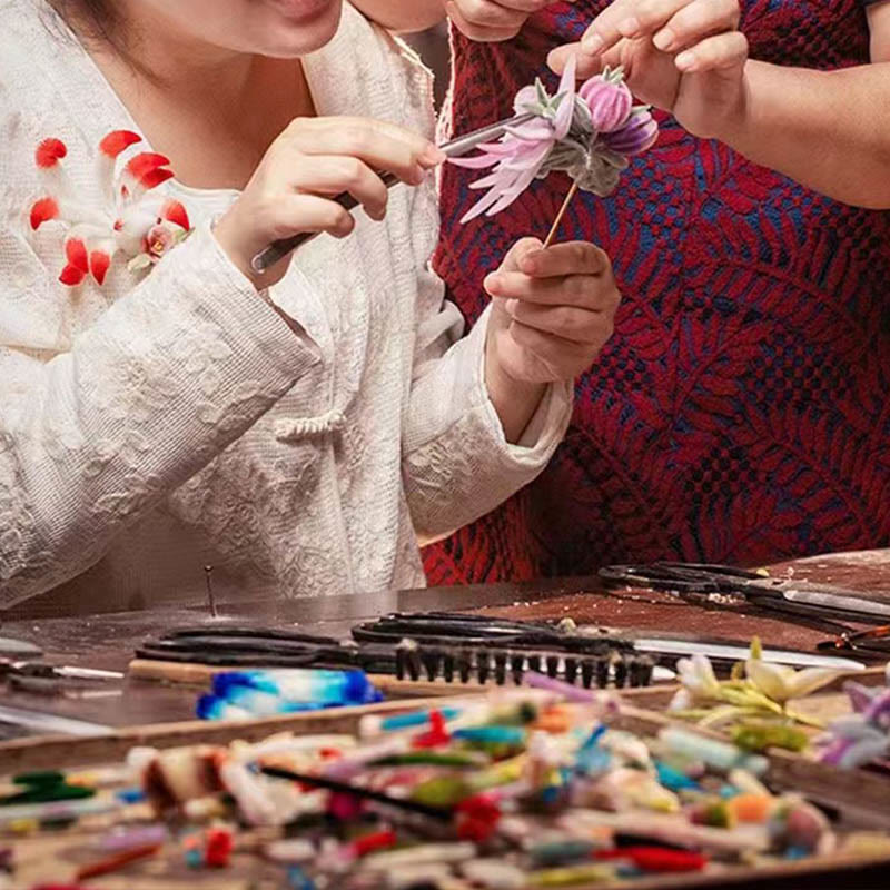 Buddha Stonesハンドメイド揚州ベルベットフラワー桑シルク赤鯉の葉ブローチヘアクリップ
