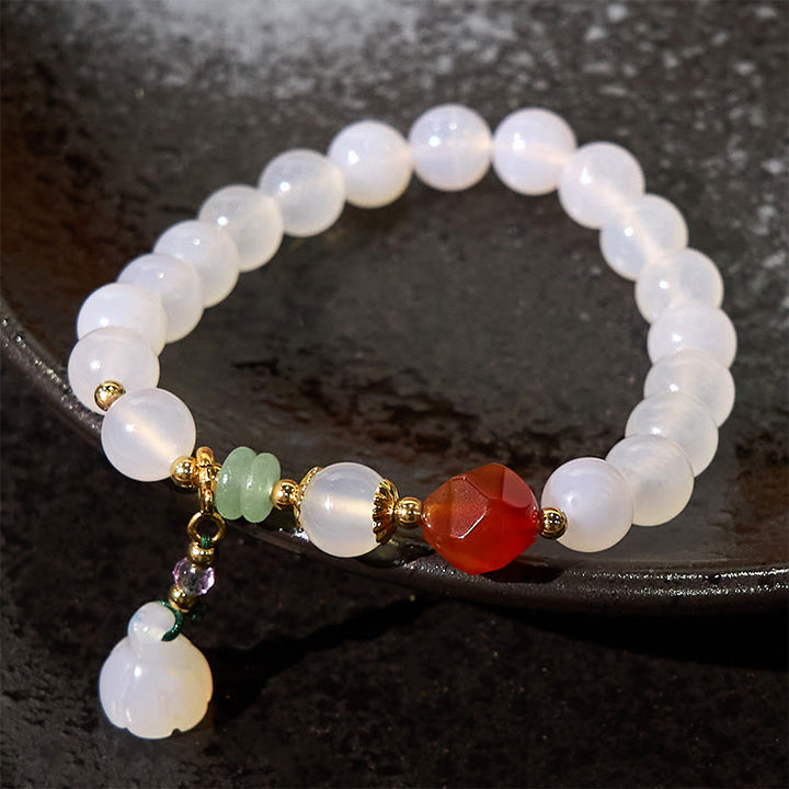 Buddha Stones白瑪瑙 赤瑪瑙 蓮の鞘 チャーム 幸運ブレスレット