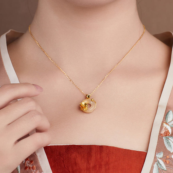 Buddha Stonesナチュラル 925 スターリングシルバー ホワイトカルセドニー ピースバックル ピーチブロッサム バタフライ ポジティブネックレス ペンダント