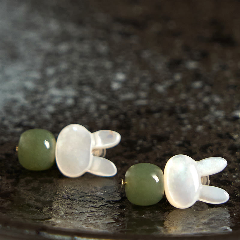 Buddha Stonesシャコガイ 石 かわいいウサギ 和田翡翠 幸運のイヤリング