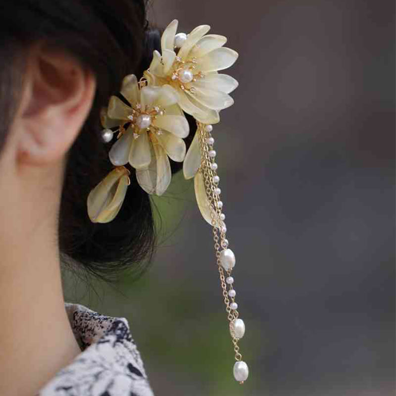 Buddha Stonesのクラシカルなマグノリアタッセルサイドヘアクリップ