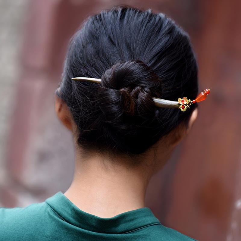 Buddha Stonesシルバータッセルグリーンサンダルウッドの癒しのヘアピン