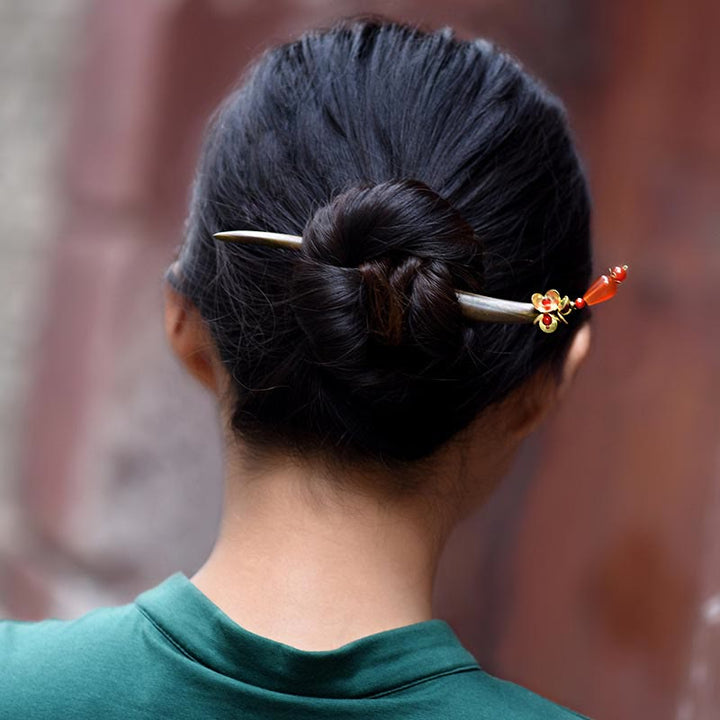 Buddha Stonesシルバータッセルグリーンサンダルウッドの癒しのヘアピン