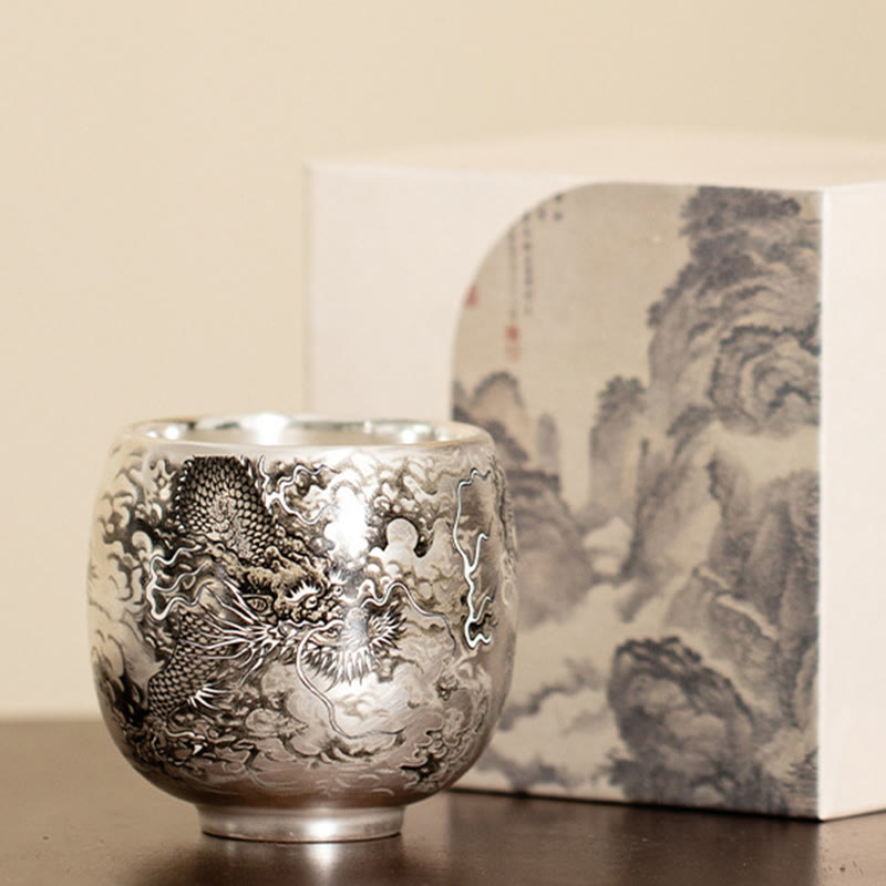 Buddha Stones、魚、蓮、海藻、谷山、松の木、龍のティーカップ、カンフーティーカップ、ギフトボックス付き