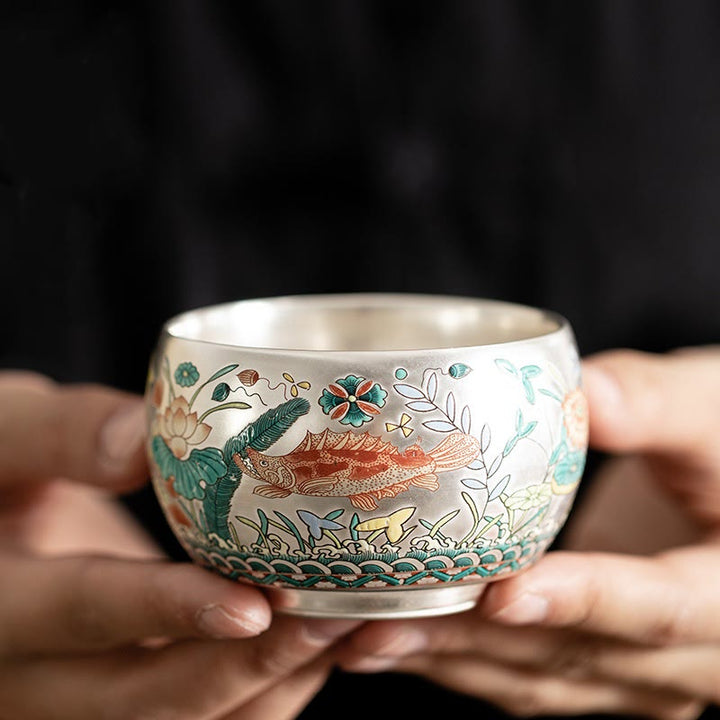 Buddha Stones、魚、蓮、海藻、谷山、松の木、龍のティーカップ、カンフーティーカップ、ギフトボックス付き