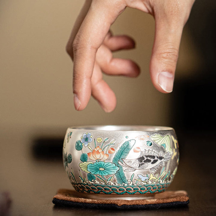 Buddha Stones、魚、蓮、海藻、谷山、松の木、龍のティーカップ、カンフーティーカップ、ギフトボックス付き