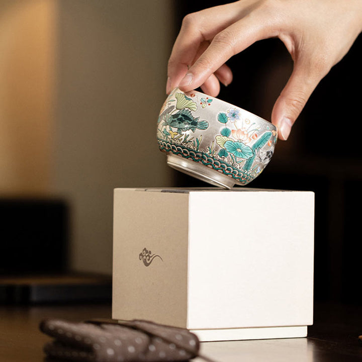 Buddha Stones、魚、蓮、海藻、谷山、松の木、龍のティーカップ、カンフーティーカップ、ギフトボックス付き