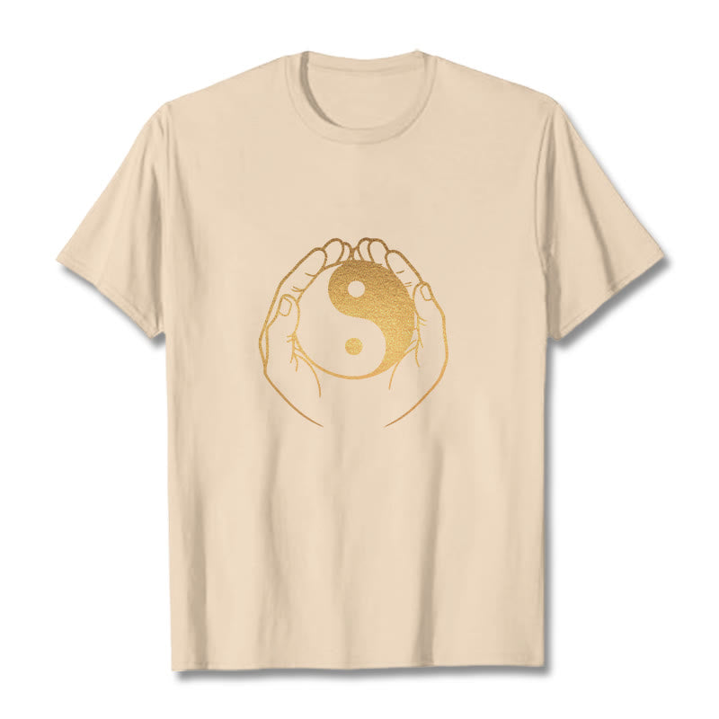 黄金の陰陽を握るBuddha Stonesの手Tシャツ - ビスク - 2XL - image 12
