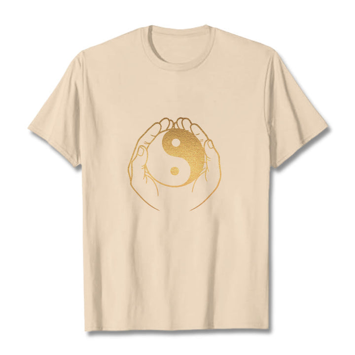 黄金の陰陽を握るBuddha Stonesの手Tシャツ - ビスク - 2XL - image 12