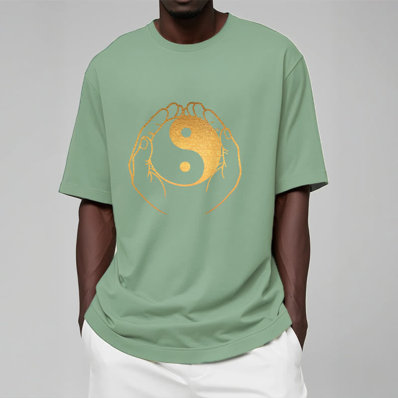 黄金の陰陽を握るBuddha Stonesの手Tシャツ - image 15