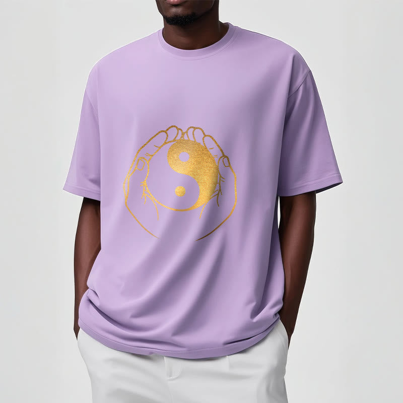 黄金の陰陽を握るBuddha Stonesの手Tシャツ - image 19