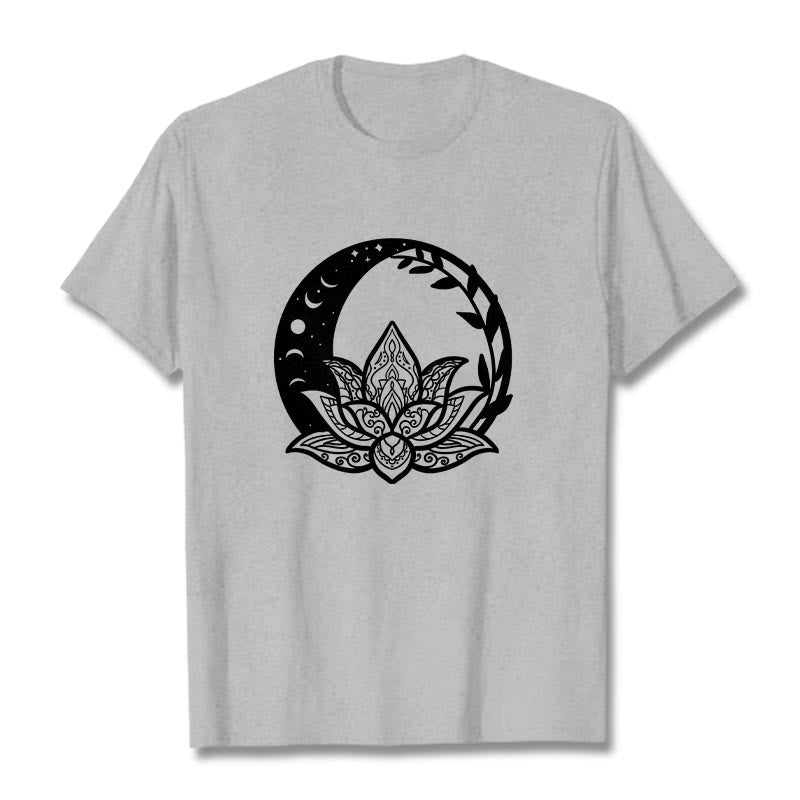 Buddha Stones、蓮の花、太陽、月、絡み合う蔓のTシャツ - ライトグレー - 2XL - image 19
