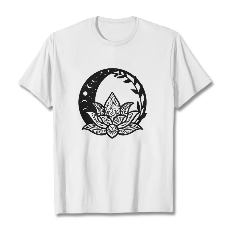 Buddha Stones、蓮の花、太陽、月、絡み合う蔓のTシャツ - 白 - 2XL - image 0