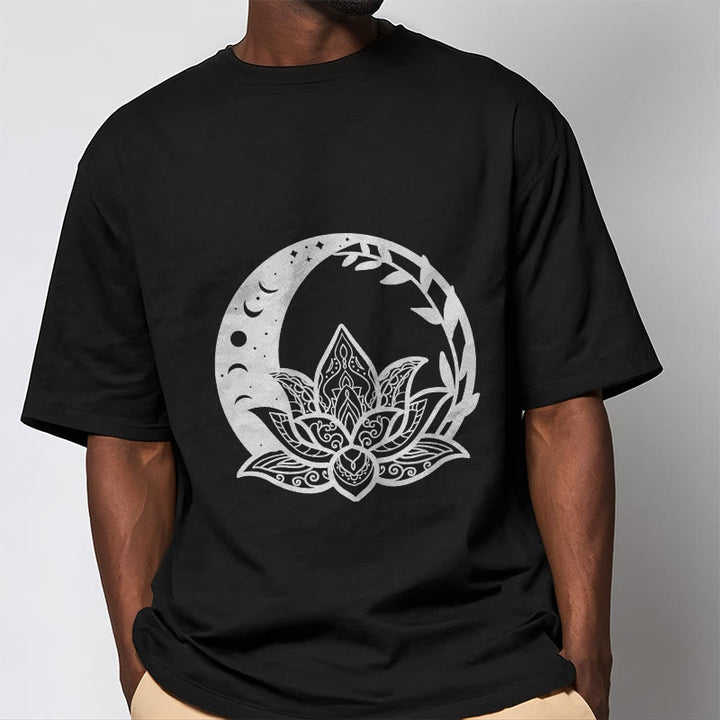 Buddha Stones、蓮の花、太陽、月、絡み合う蔓のTシャツ - image 5