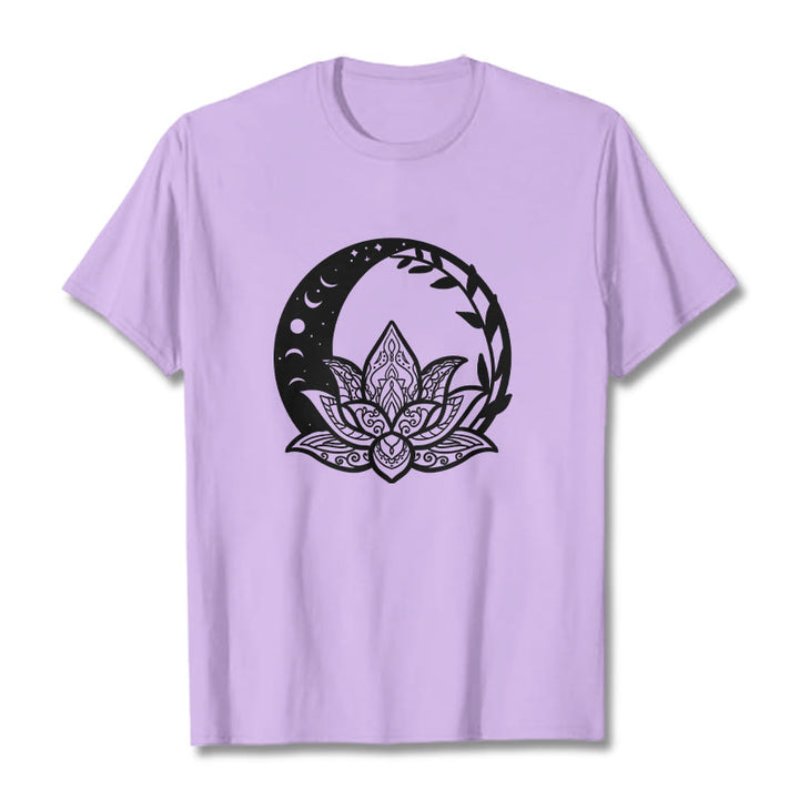 Buddha Stones、蓮の花、太陽、月、絡み合う蔓のTシャツ - 梅 - 2XL - image 16