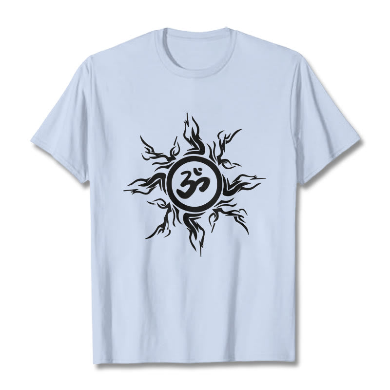 オームシンボルを囲むBuddha Stonesのサンバースト模様のコットンTシャツ - ライトシアン - 2XL - image 18