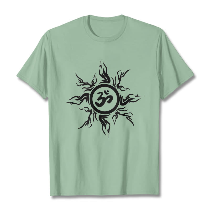 オームシンボルを囲むBuddha Stonesのサンバースト模様のコットンTシャツ - ペールグリーン - 2XL - image 15