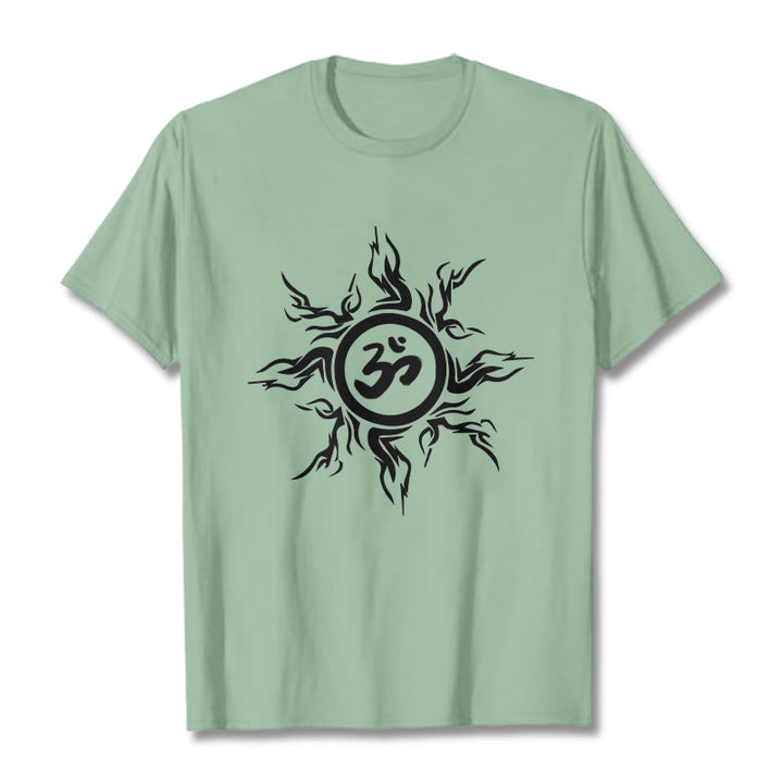 オームシンボルを囲むBuddha Stonesのサンバースト模様のコットンTシャツ - ペールグリーン - 2XL - image 15