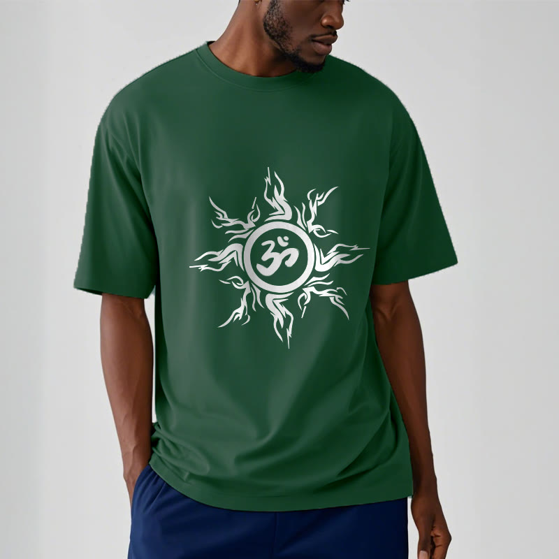 オームシンボルを囲むBuddha Stonesのサンバースト模様のコットンTシャツ - image 12