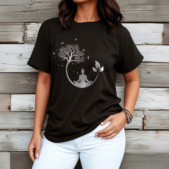 Buddha Stones、木の中で瞑想する仏陀の模様のコットンTシャツ - image 6