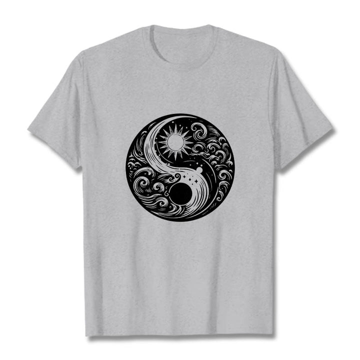 Buddha Stones、太陽、月、波、陰陽柄コットンTシャツ - ライトグレー - 2XL - image 20