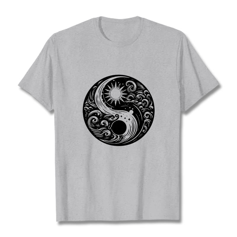 Buddha Stones、太陽、月、波、陰陽柄コットンTシャツ - ライトグレー - 2XL - image 19