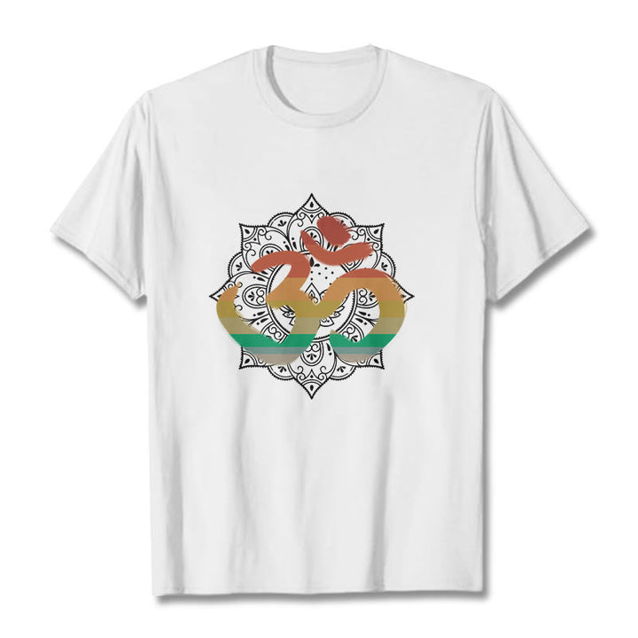 Buddha Stonesのグラデーションカラーのオームサンスクリットマンダラ背景パターンコットンTシャツ - 白 - 2XL - image 4