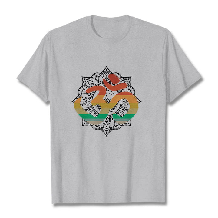Buddha Stonesのグラデーションカラーのオームサンスクリットマンダラ背景パターンコットンTシャツ - ライトグレー - 2XL - image 20