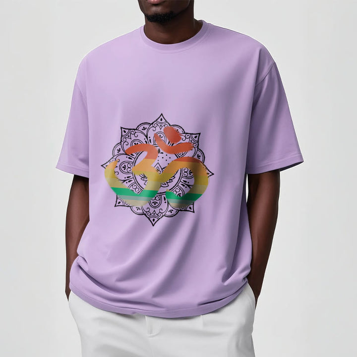 Buddha Stonesのグラデーションカラーのオームサンスクリットマンダラ背景パターンコットンTシャツ - image 17