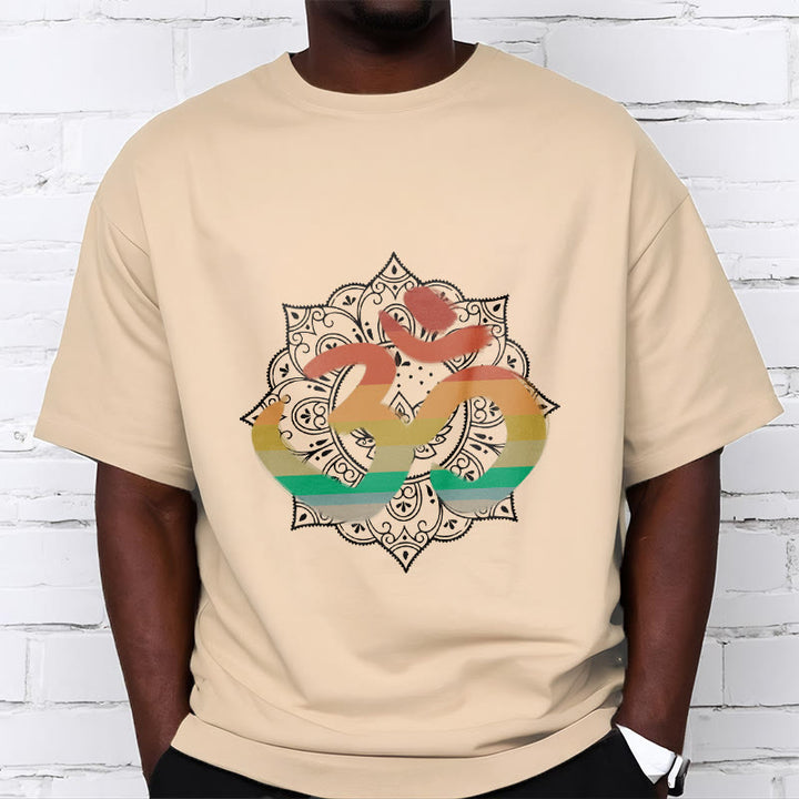 Buddha Stonesのグラデーションカラーのオームサンスクリットマンダラ背景パターンコットンTシャツ - image 12