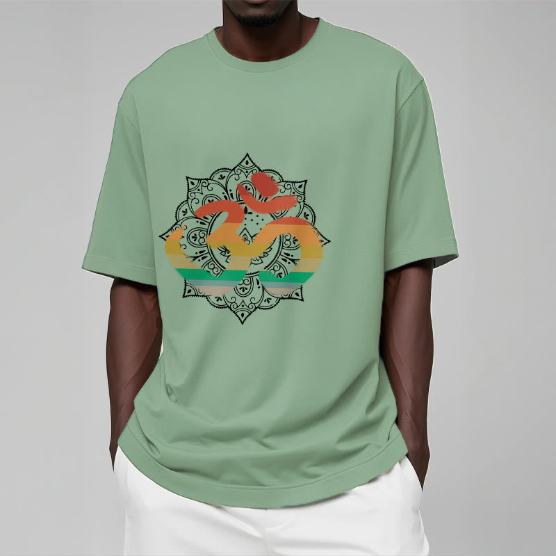 Buddha Stonesのグラデーションカラーのオームサンスクリットマンダラ背景パターンコットンTシャツ - image 15