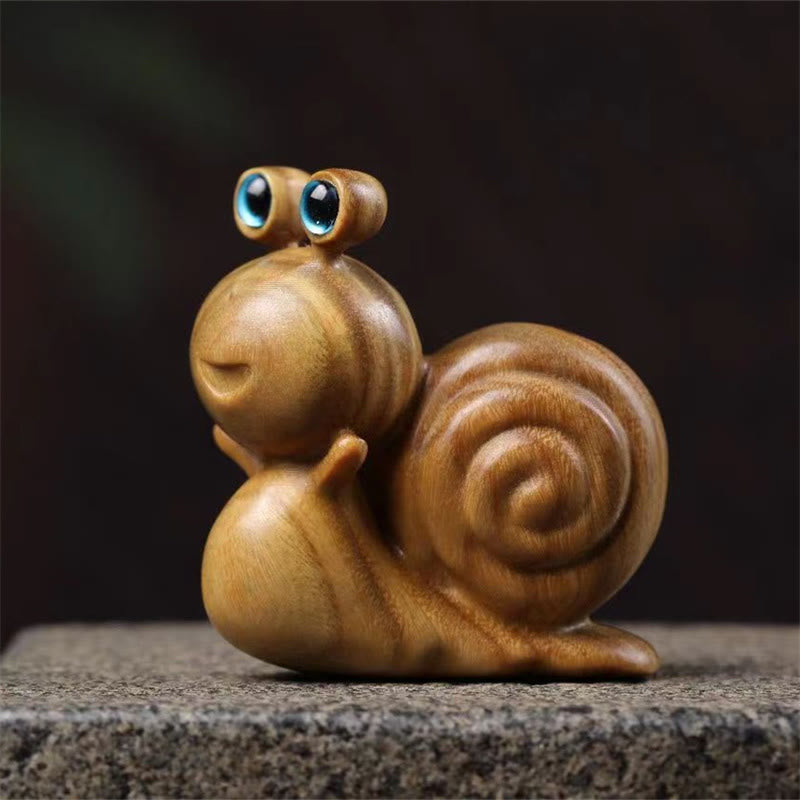 ミニグリーンサンダルウッドカタツムリ彫刻のBuddha Stonesデスク装飾 - 2.36インチ（6cm） - image 0