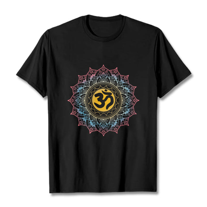 Buddha StonesカラーグラデーションマンダラOM柄Tシャツ - 黒 - 2XL - image 0