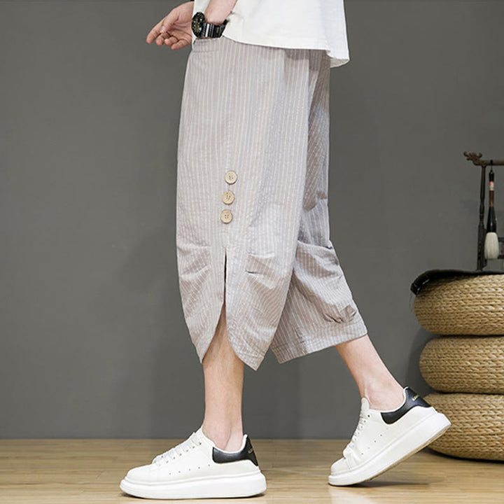 Buddha Stonesカジュアル ホワイト ストライプ柄 ドローストリング ボタンデザイン メンズ コットン クロップド ハーレムパンツ ポケット付き - image 4