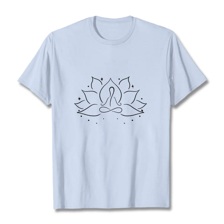 Buddha Stonesと蓮の花の瞑想ヨガのポーズデザインTシャツ - ライトシアン - 2XL - image 18