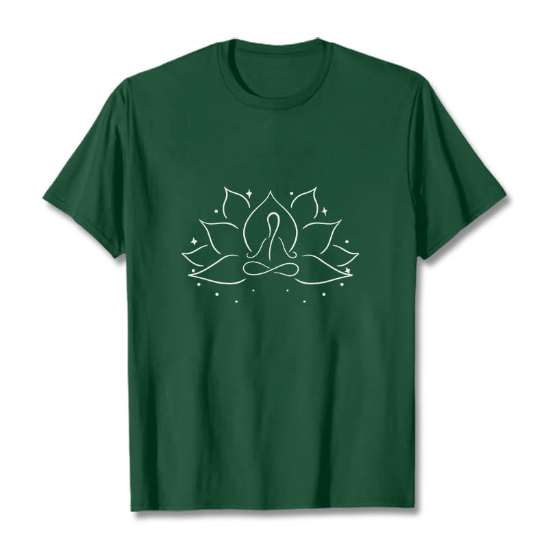 Buddha Stonesと蓮の花の瞑想ヨガのポーズデザインTシャツ - フォレストグリーン - 2XL - image 1