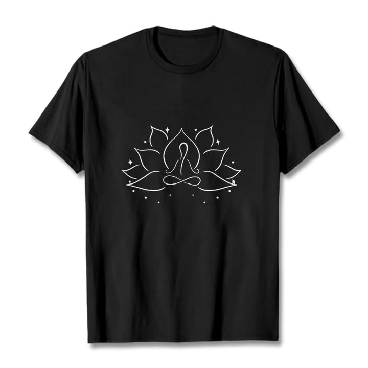 Buddha Stonesと蓮の花の瞑想ヨガのポーズデザインTシャツ - 黒 - 2XL - image 3