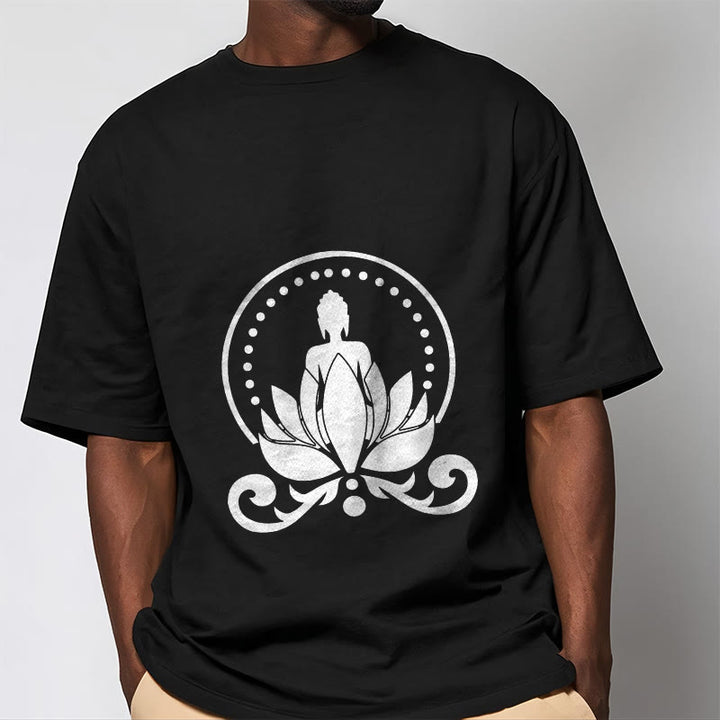 Buddha Stones瞑想 蓮の花に座る仏陀のTシャツ - image 5