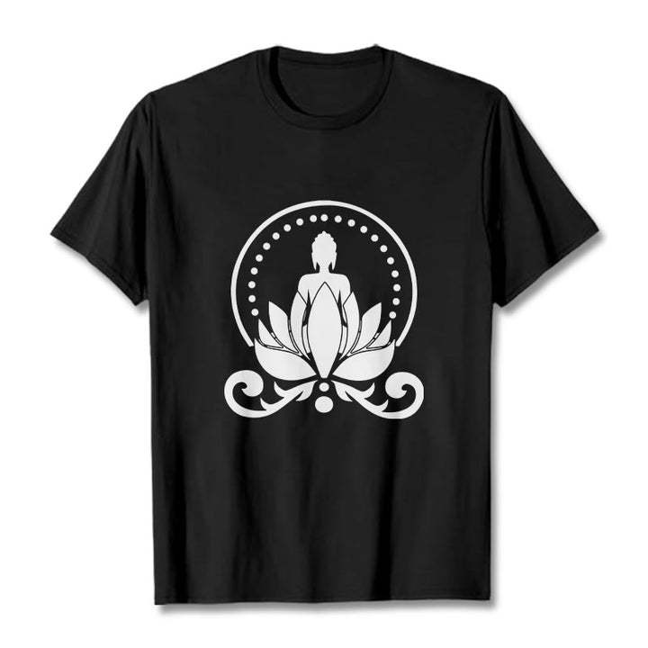 Buddha Stones瞑想 蓮の花に座る仏陀のTシャツ - 黒 - 2XL - image 3