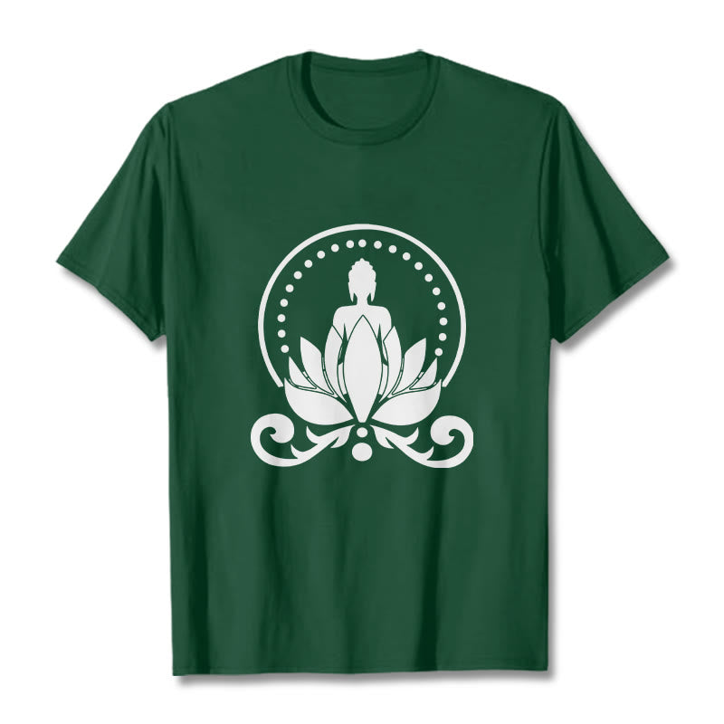 Buddha Stones瞑想 蓮の花に座る仏陀のTシャツ - フォレストグリーン - 2XL - image 0