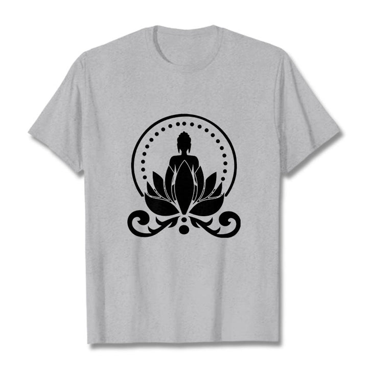 Buddha Stones瞑想 蓮の花に座る仏陀のTシャツ - ライトグレー - 2XL - image 19